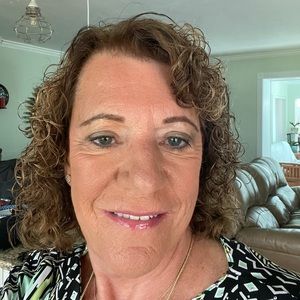 Meet your Posher, Debra